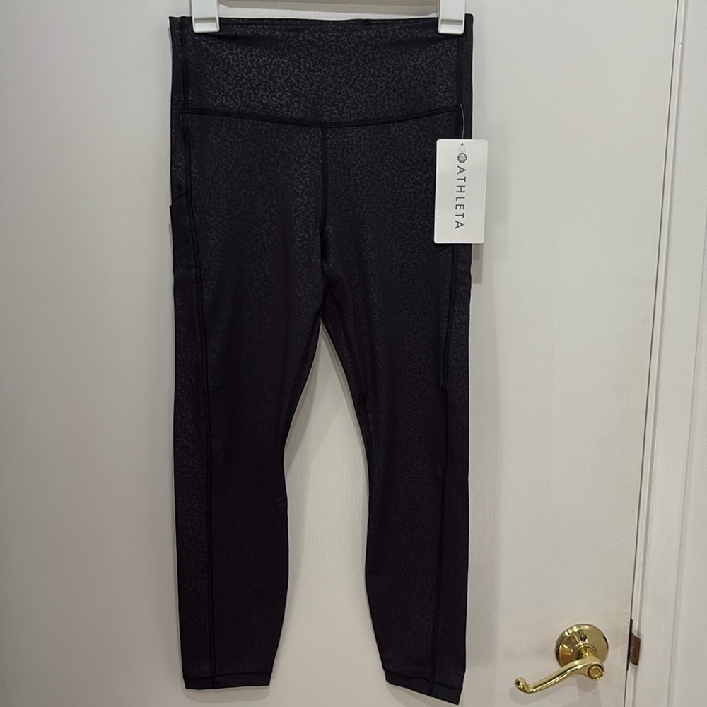 Ultimate Stash Embossed 7/8 Leggings Small Athleta NWT